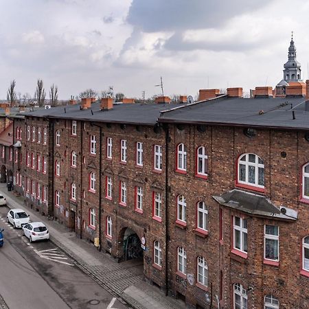 Nikiszowiec Chic Apartment คาโตวีตเซ ภายนอก รูปภาพ