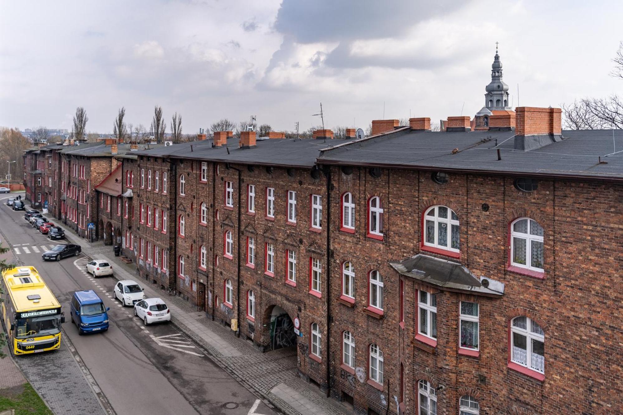 Nikiszowiec Chic Apartment คาโตวีตเซ ภายนอก รูปภาพ