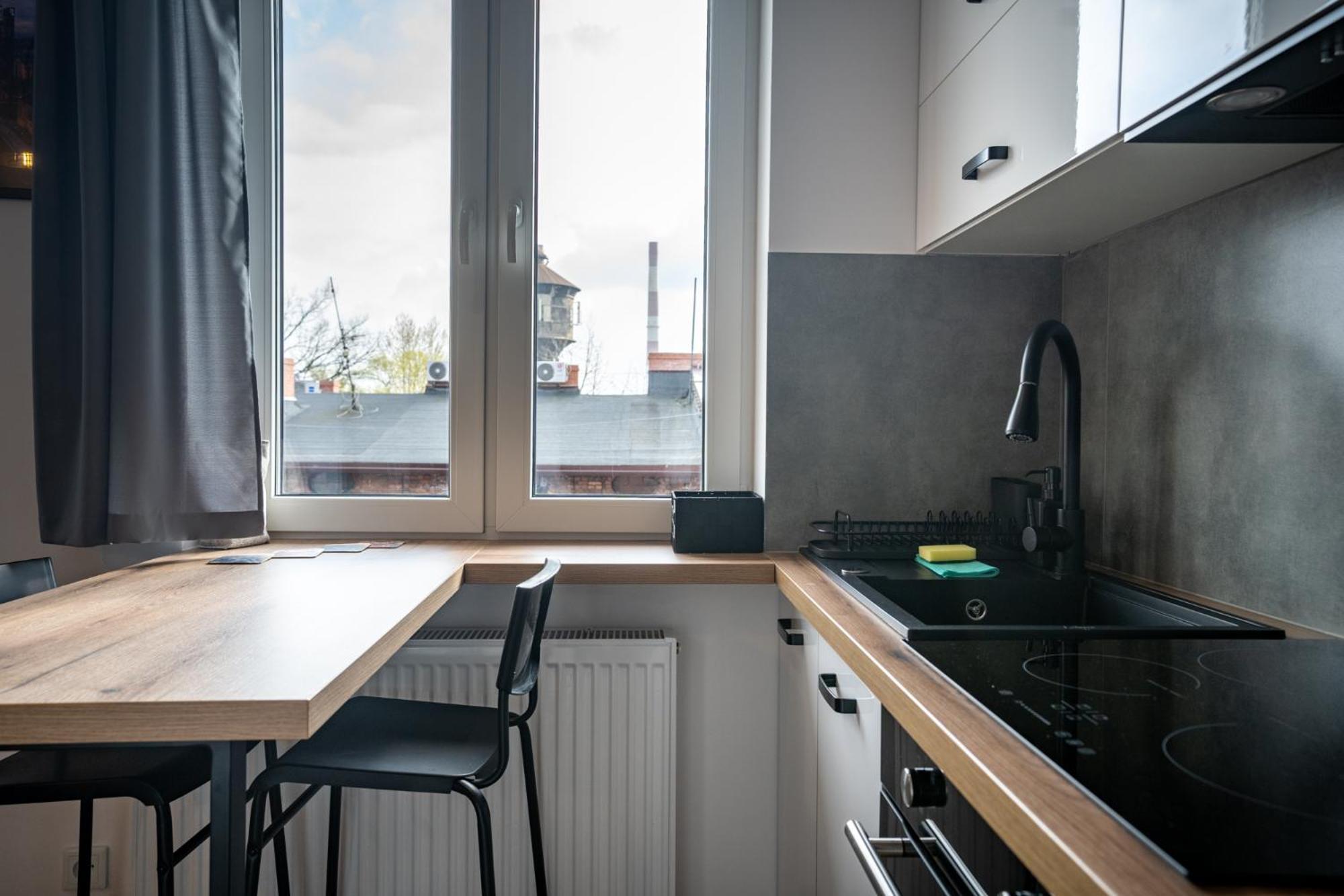Nikiszowiec Chic Apartment คาโตวีตเซ ภายนอก รูปภาพ