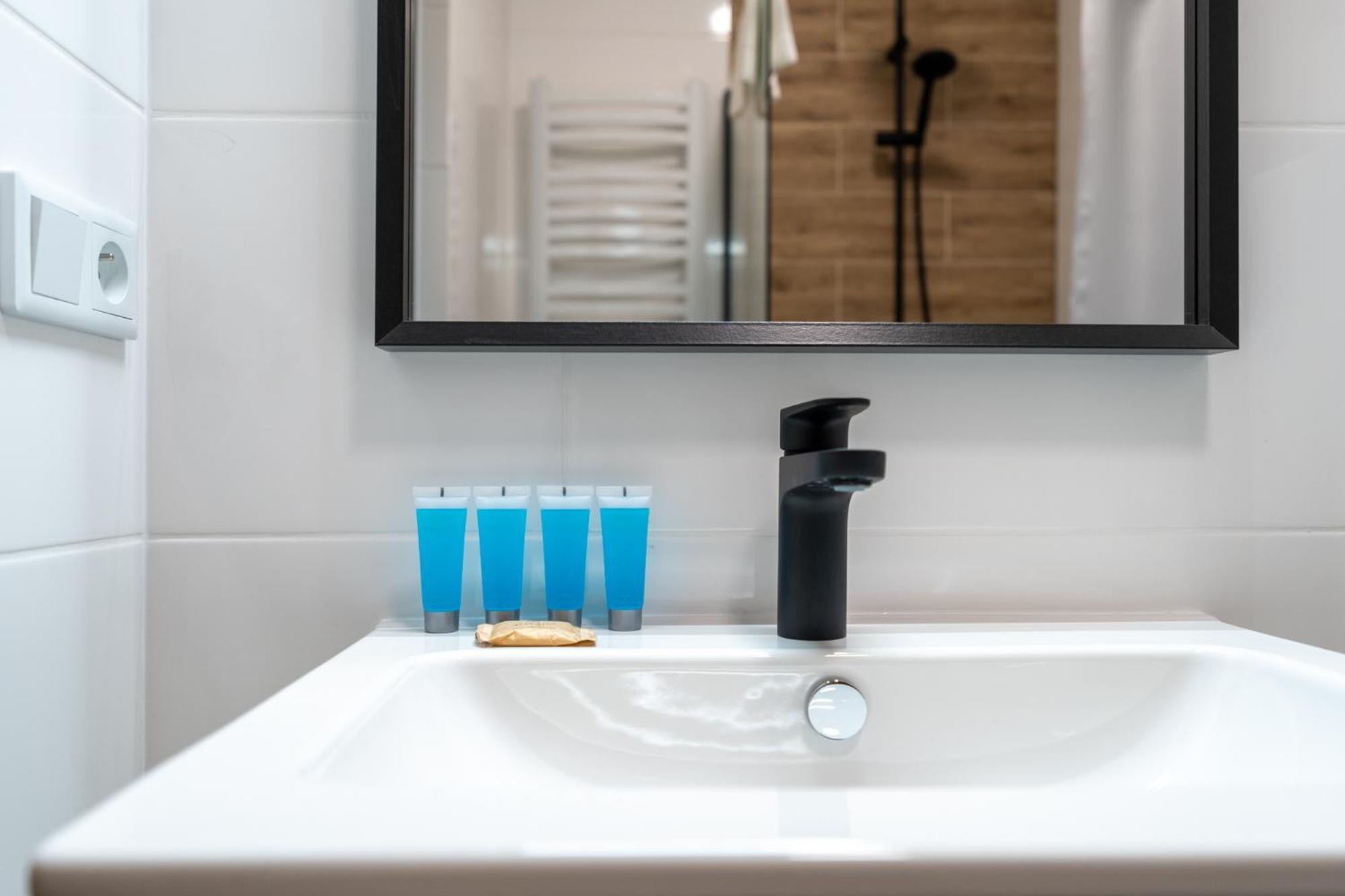 Nikiszowiec Chic Apartment คาโตวีตเซ ภายนอก รูปภาพ