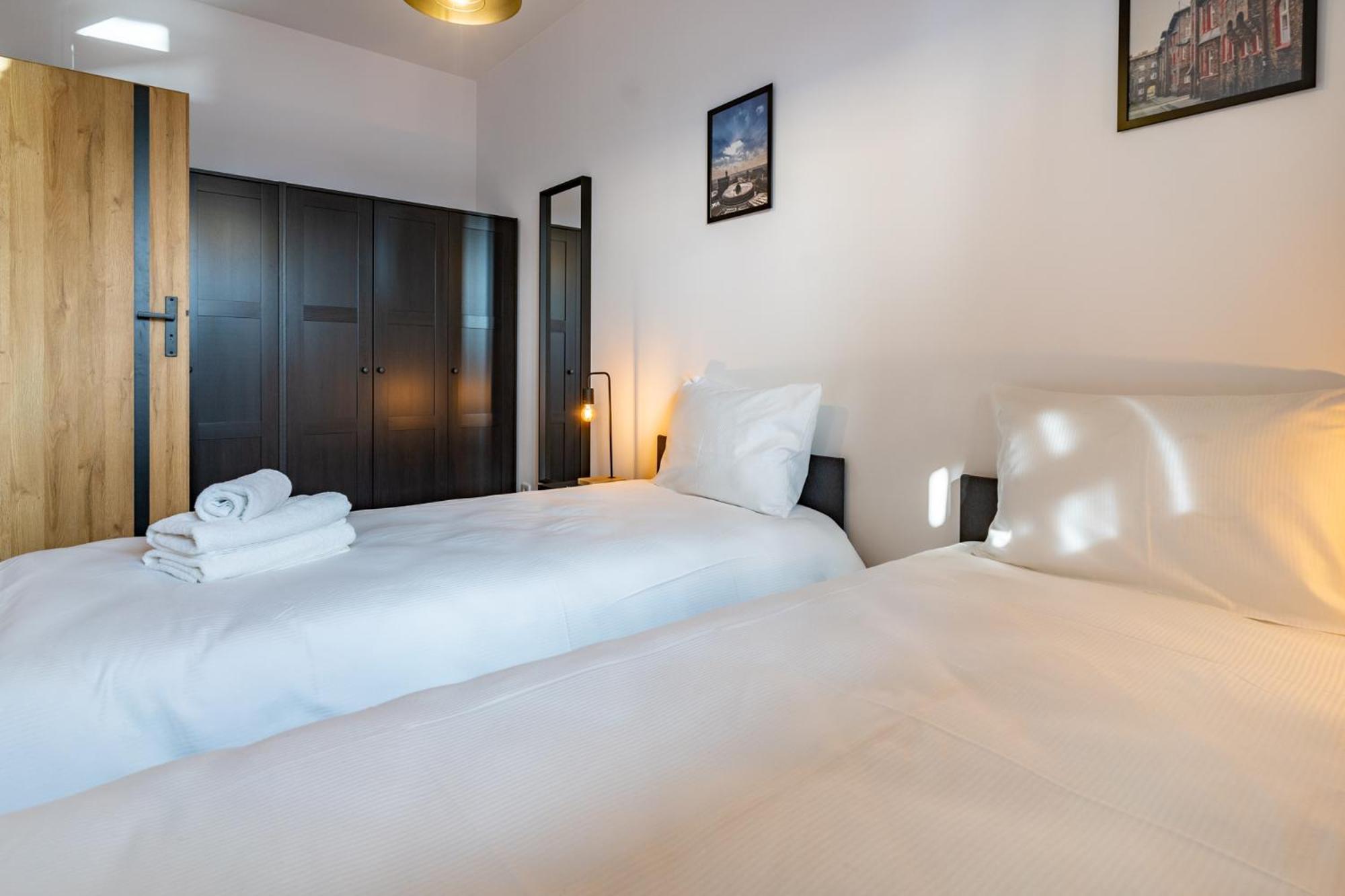 Nikiszowiec Chic Apartment คาโตวีตเซ ภายนอก รูปภาพ