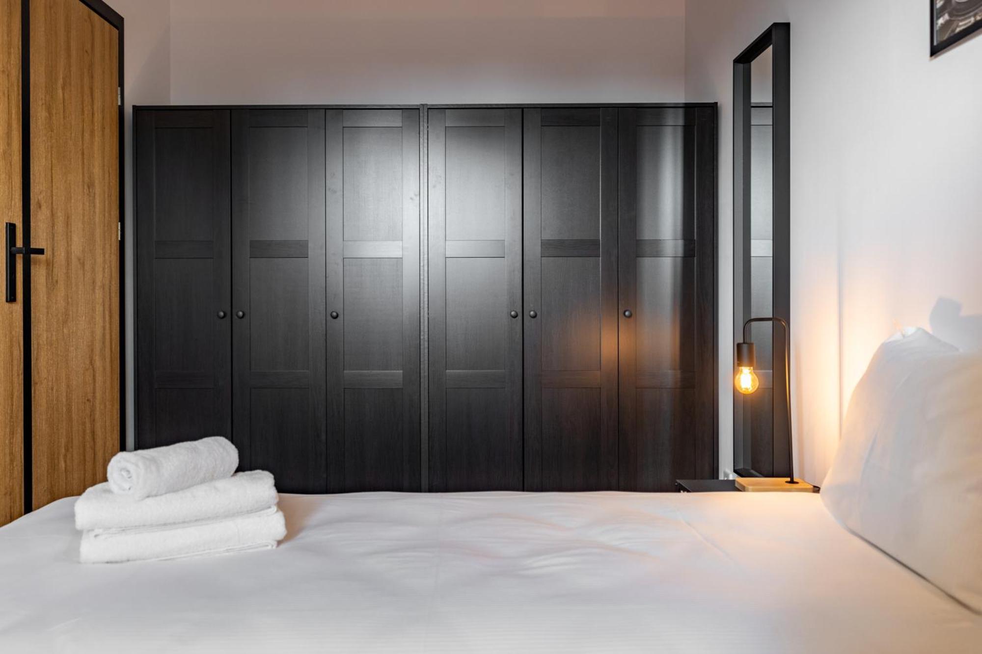 Nikiszowiec Chic Apartment คาโตวีตเซ ภายนอก รูปภาพ